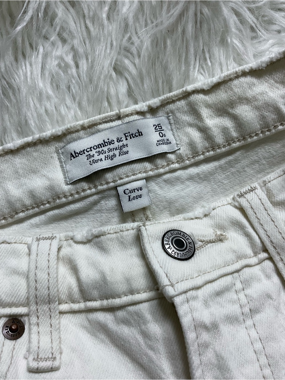 Abercrombie Curve Love The 90’s Straight Ultra High Rise Jeans - Picture 2 of 4